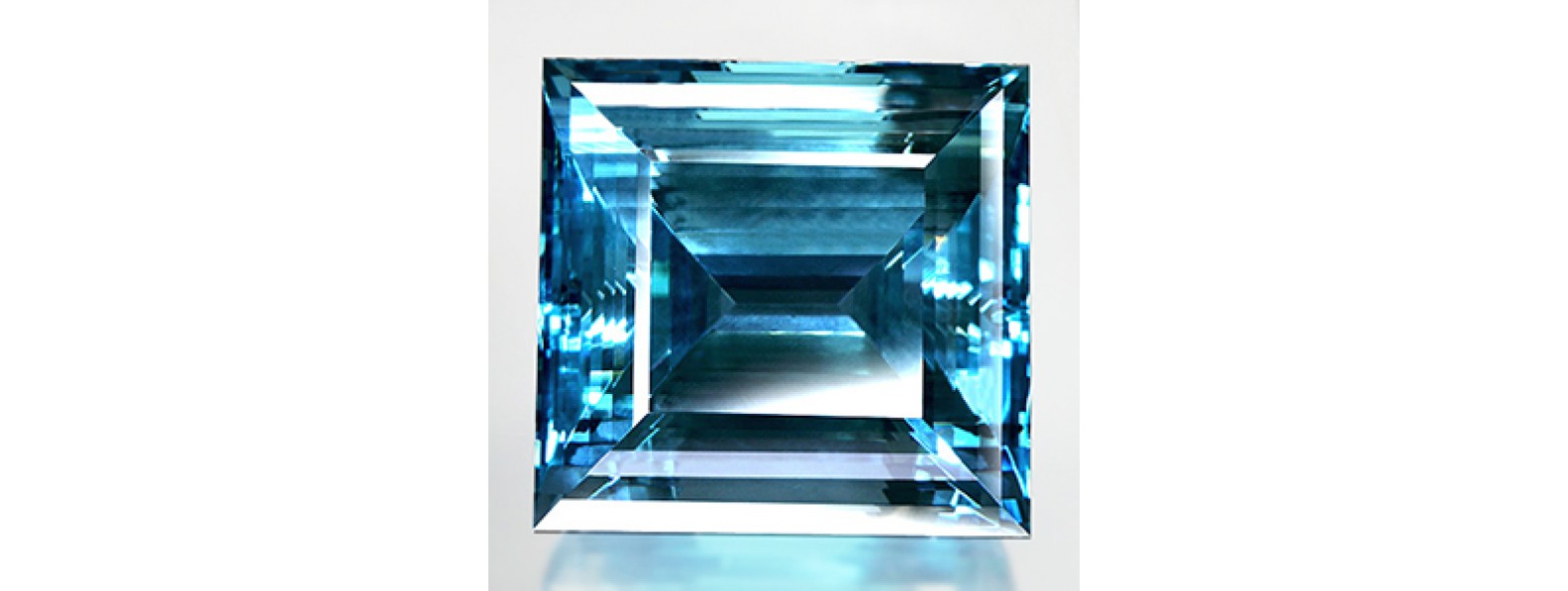 Aquamarine gemstone 