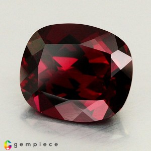 rhodolite garnet  4.82cts - 11x9mm