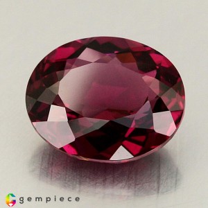rhodolite garnet  4.88cts - 11x10mm