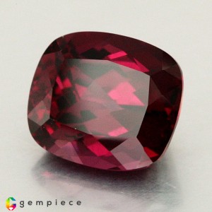 rhodolite garnet  5.61cts - 10x9mm