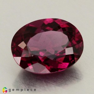 rhodolite garnet  4.75cts - 11x9mm