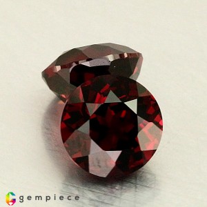 rhodolite garnet  5.08cts - 8x6mm