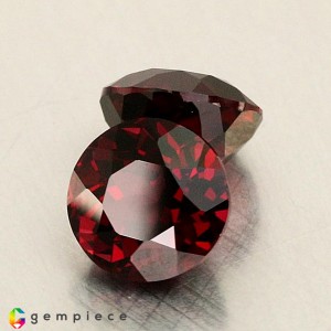 rhodolite garnet  5.08cts - 8x6mm