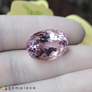 kunzite  23.34cts - 20x14mm kunzite  23.34cts - 20x14mm
