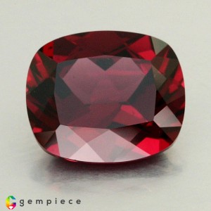 rhodolite garnet  4.78cts - 11x9mm