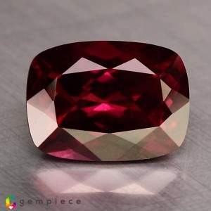 rhodolite garnet  5.47cts - 11x9mm