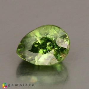 demantoid garnet  0.99cts - 6x5mm