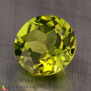 peridot  4cts - 10x6mm