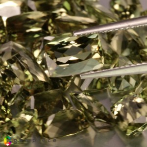 diaspore  64.14cts - 0x0mm