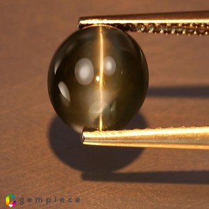 Green to light purple natural alexandrite cats eye oval cabochon  3.69cts - 9x8mm Green to light purple natural alexandrite cats eye oval cabochon  3.69cts - 9x8mm