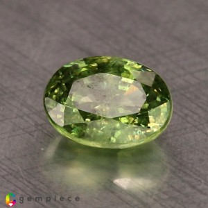 demantoid garnet  1cts - 6x5mm