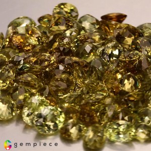 grossular garnet  52.75cts - Mixed Lot