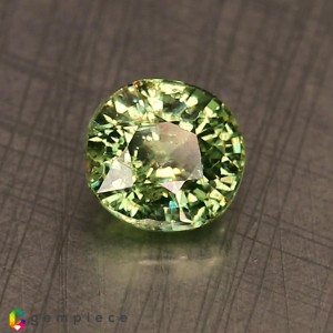 demantoid garnet  0.96cts - 6x5mm