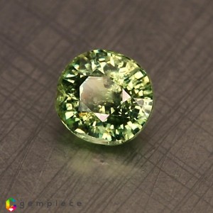 demantoid garnet  0.96cts - 6x5mm