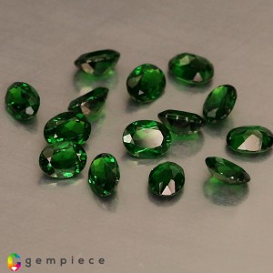 tsavorite garnet  2.80cts - 3x2mm