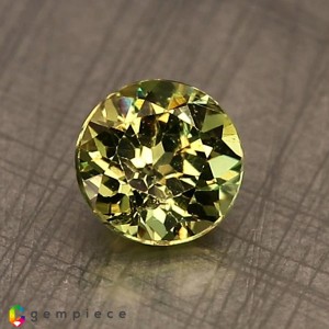 demantoid garnet  0.75cts - 5x4mm