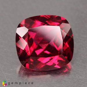 rhodolite garnet  6.39cts - 11x6mm