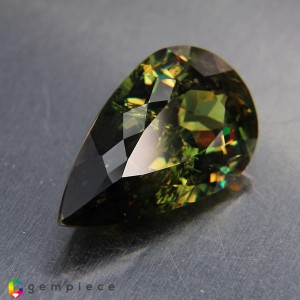 demantoid garnet  9.02cts - 18x10mm