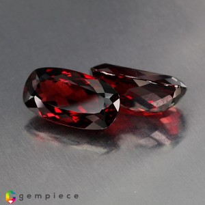 rhodolite garnet  22.71cts - 17x9mm