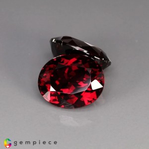 rhodolite garnet  11.42cts - 11x9mm