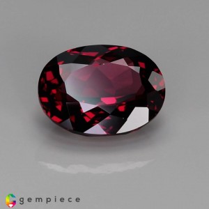 rhodolite garnet  5.67cts - 12x9mm