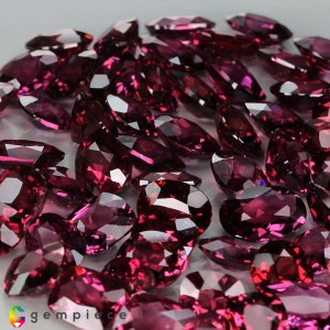 rhodolite garnet  103.07cts - Mixed Lot