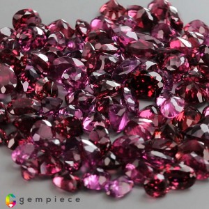 rhodolite garnet  102.90cts - Mixed Lot