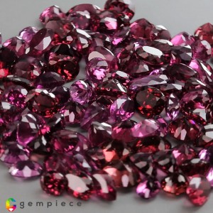 rhodolite garnet  102.90cts - Mixed Lot