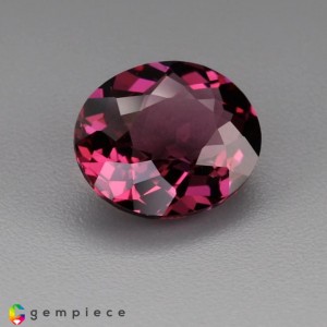 rhodolite garnet  4.01cts - 11x9mm