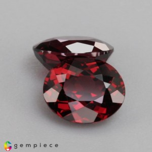 rhodolite garnet  6.95cts - 9x7mm