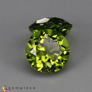 peridot  8.82cts - 10x7mm