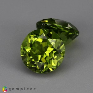 peridot  8.82cts - 10x7mm