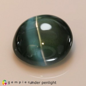 Green to light purple pink natural alexandrite cats eye  2.51cts - 8x4mm Green to light purple pink natural alexandrite cats eye  2.51cts - 8x4mm