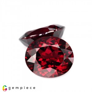 rhodolite garnet  10.16cts - 11x9mm