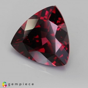 rhodolite garnet  4.55cts - 11x6mm