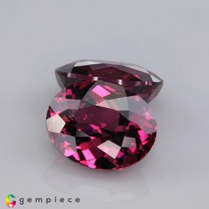 rhodolite garnet  6.07cts - 9x7mm