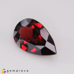 pyrope garnet  7.04cts - 17x10mm pyrope garnet  7.04cts - 17x10mm