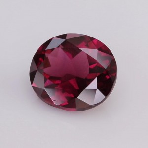 rhodolite garnet  5.21cts - 11x10mm