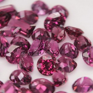 rhodolite garnet  43.02cts - Mixed Lot