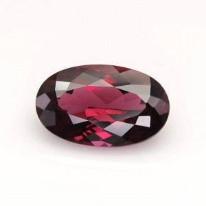 rhodolite garnet  5.81cts - 14x9mm