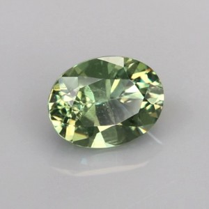 demantoid garnet  0.74cts - 6x5mm