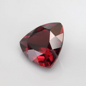 rhodolite garnet  6.92cts - 12x7mm