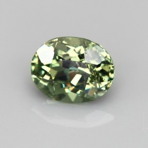 demantoid garnet  0.66cts - 5x4mm
