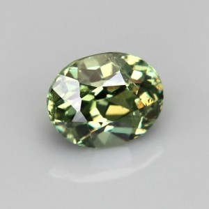 demantoid garnet  0.66cts - 5x4mm
