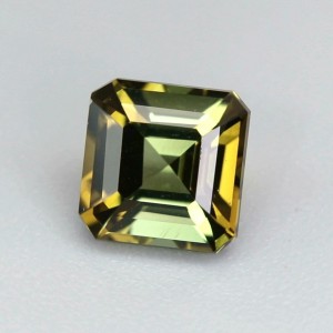 bi-color tourmaline  1.69cts - 7x5mm bi-color tourmaline  1.69cts - 7x5mm