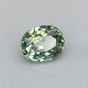 demantoid garnet  0.65cts - 5x4mm