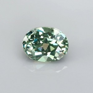 demantoid garnet  0.56cts - 5x4mm