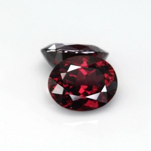rhodolite garnet pair   13.39cts - 12x10mm rhodolite garnet pair   13.39cts - 12x10mm