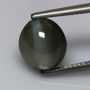 alexandrite cats eye - sharp thin line  5.79cts - 10x9mm alexandrite cats eye - sharp thin line  5.79cts - 10x9mm