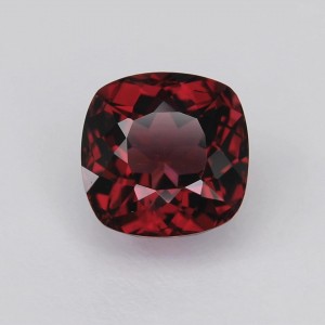 rhodolite garnet  3.70cts - 9x9mm